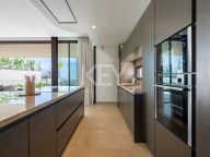Villa for sale in La Alqueria, Benahavis