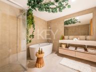 Villa for sale in La Alqueria, Benahavis