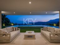 Villa for sale in Benahavis