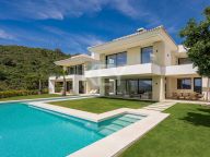 Villa for sale in Benahavis