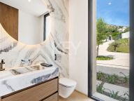 Villa for sale in Benahavis
