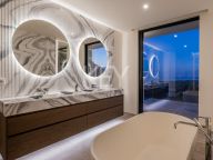 Villa for sale in Benahavis