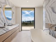 Villa for sale in Benahavis