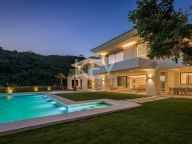 Villa for sale in Benahavis
