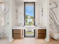 Villa for sale in Benahavis