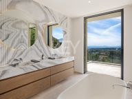 Villa for sale in Benahavis