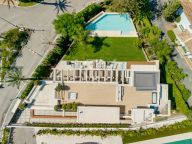 Villa for sale in Los Monteros Playa, Marbella East