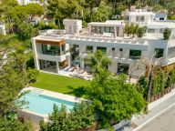 Villa for sale in Los Monteros Playa, Marbella East