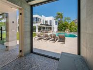 Villa for sale in Estepona East, Estepona