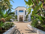 Villa for sale in Estepona East, Estepona