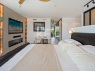 Villa for sale in Estepona East, Estepona
