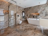 Villa for sale in Estepona East, Estepona