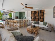Villa for sale in Estepona East, Estepona