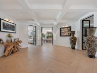 Villa for sale in Estepona East, Estepona