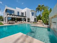 Villa for sale in Estepona East, Estepona