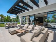 Villa for sale in Estepona East, Estepona