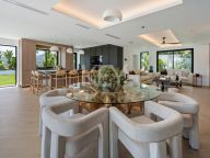 Villa for sale in Estepona East, Estepona