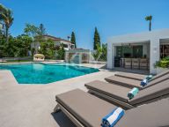 Villa for sale in Estepona East, Estepona