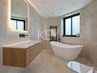Villa for sale in Estepona East, Estepona
