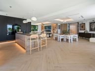 Villa for sale in Estepona East, Estepona
