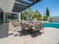Villa for sale in Estepona East, Estepona