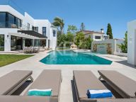 Villa for sale in Estepona East, Estepona