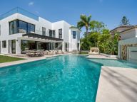 Villa for sale in Estepona East, Estepona