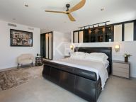 Villa for sale in Estepona East, Estepona