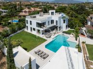 Villa for sale in Estepona East, Estepona