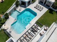 Villa for sale in Estepona East, Estepona
