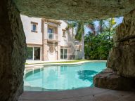 Villa for sale in Los Monteros, Marbella East
