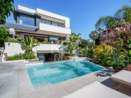 Villa for sale in El Campanario, Estepona