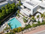 Villa for sale in El Campanario, Estepona