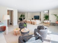 Villa for sale in El Campanario, Estepona