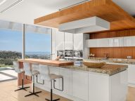 Villa for sale in Los Arqueros, Benahavis