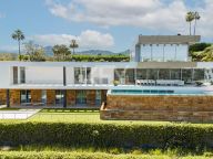 Villa for sale in Los Arqueros, Benahavis