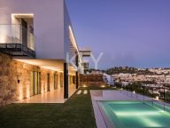 Villa for sale in Los Arqueros, Benahavis