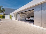Villa for sale in Los Arqueros, Benahavis