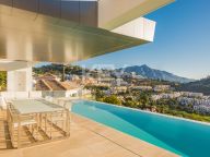 Villa for sale in Los Arqueros, Benahavis
