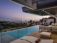 Villa for sale in Los Arqueros, Benahavis