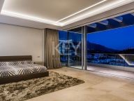 Villa for sale in Los Arqueros, Benahavis