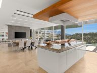 Villa for sale in Los Arqueros, Benahavis