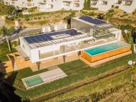 Villa for sale in Los Arqueros, Benahavis