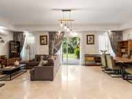 Villa for sale in Nueva Andalucia
