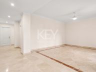 Villa for sale in Nueva Andalucia