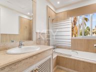 Villa for sale in Nueva Andalucia