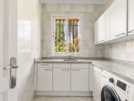 Villa for sale in Nueva Andalucia