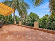 Villa for sale in Nueva Andalucia