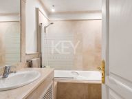 Villa for sale in Nueva Andalucia