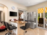 Villa for sale in Nueva Andalucia